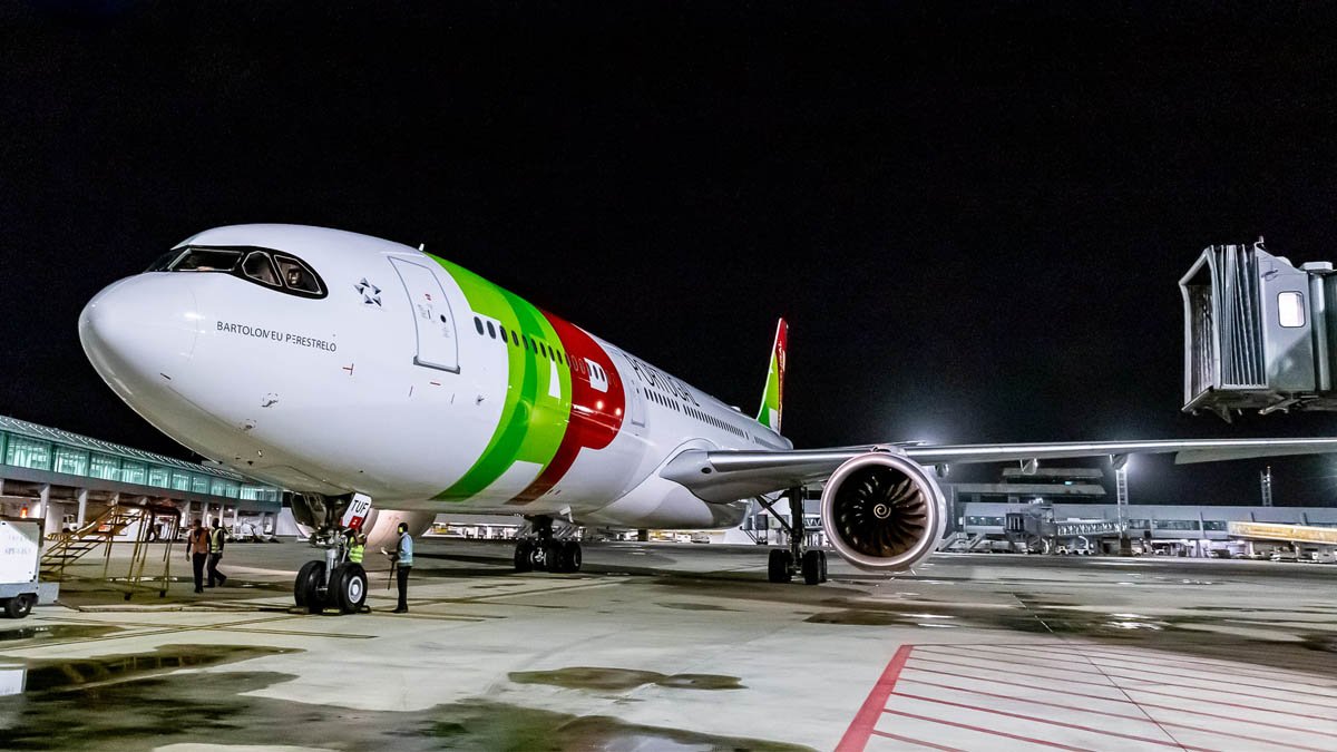 A companhia aérea TAP vai retomar os voos entre Salvador e Lisboa após três meses de suspensão. Estão previstas duas frequências semanais