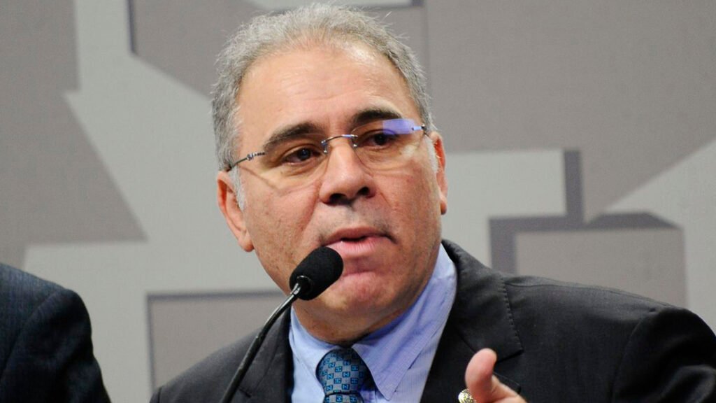 Marcelo Queiroga, às 10h, e o diretor da Agência de Nacional de Vigilância Sanitária (Anvisa), Antônio Barra Torres, às 14h.