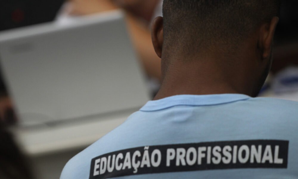 Terminam nesta segunda-feira (31) as inscrições das 200 mil vagas do programa 'Educar para Trabalhar', do Governo do Estado da Bahia, disponível