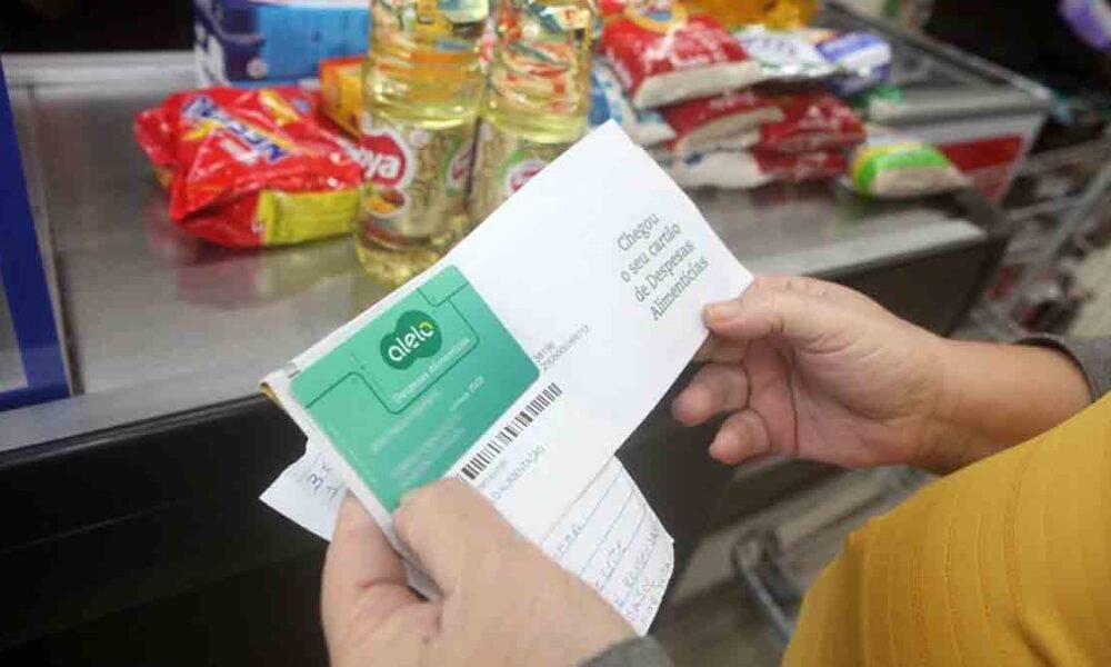 Os estudantes regularmente matriculados na rede estadual de ensino baiana receberão mais uma parcela do programa Vale-alimentação Estudantil