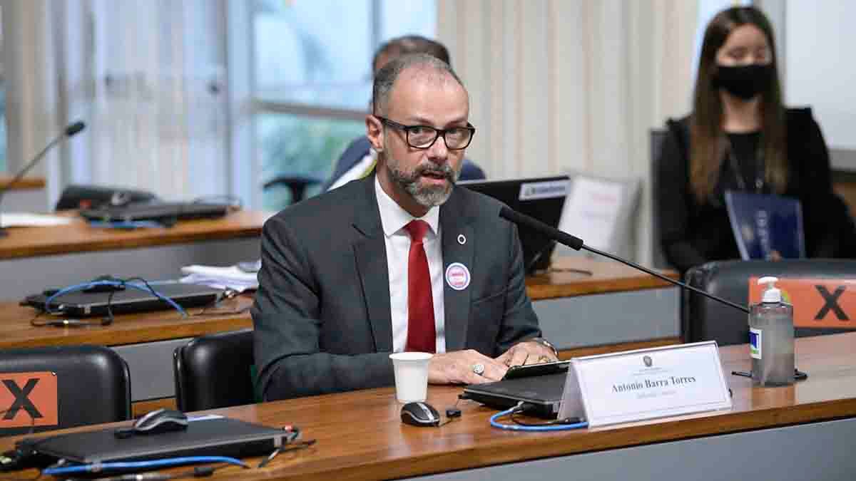 A CPI da Pandemia ouve nesta terça-feira (11) o presidente da Agência Nacional de Vigilância Sanitária (Anvisa), Antonio Barra Torres. Ele deve