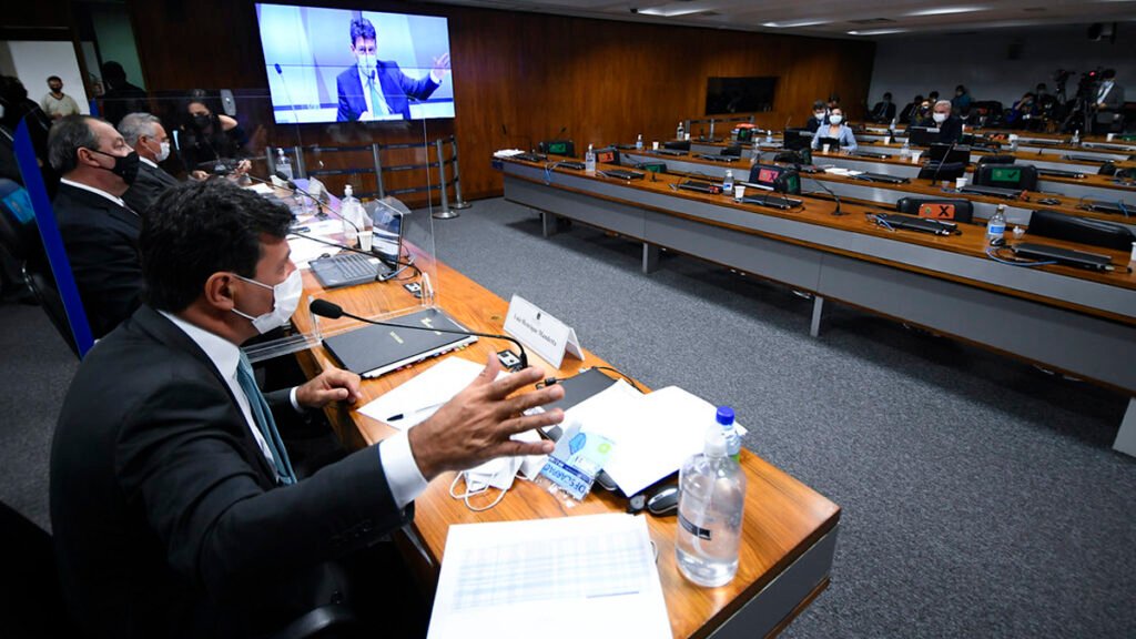 O ex-ministro da Saúde Luiz Henrique Mandetta disse nesta terça-feira (4) ter sido “publicamente confrontado” pelo presidente Jair Bolsonaro