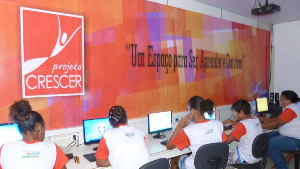 Há mais de 20 anos, a 'Crescer', organização sem fins lucrativos, atua no município de Lauro de Freitas (BA), mais precisamente na comunidade