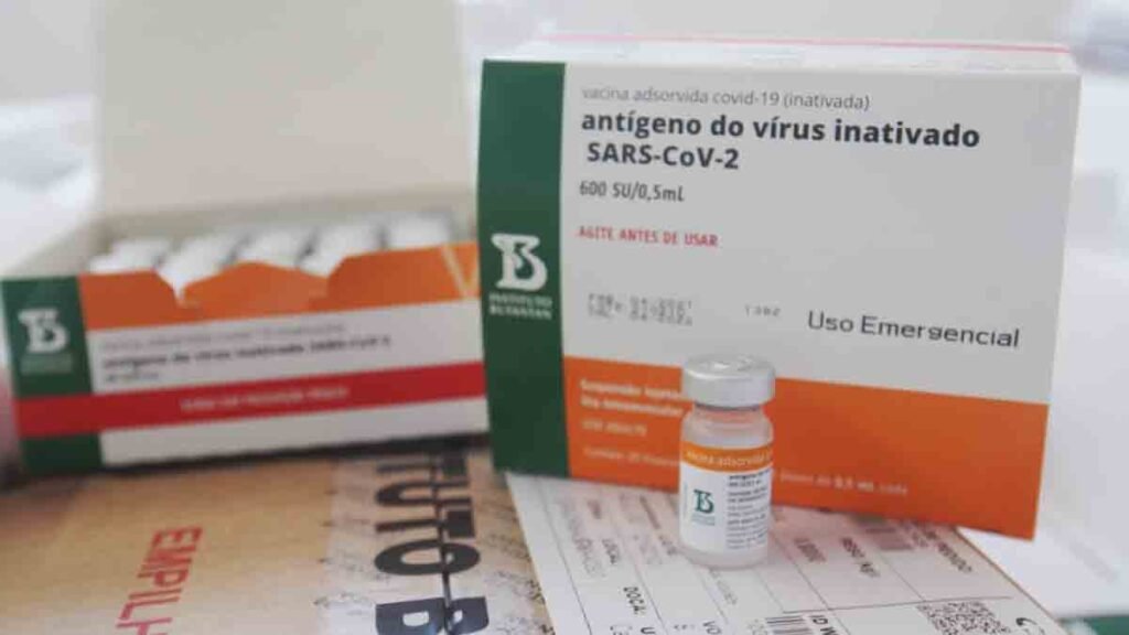 O Instituto Butantan liberou hoje (12) mais 1 milhão de doses da vacina contra o novo coronavírus ao Programa Nacional de Imunizações (PNI).