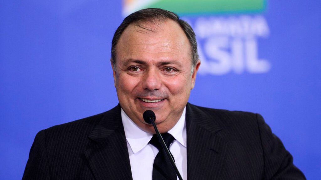 O ex-ministro da Saúde Eduardo Pazuello informou à CPI da Pandemia que não poderá comparecer presencialmente no Senado. Segundo