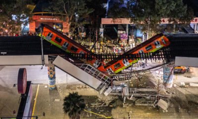 Um viaduto do metrô desabou na noite desta segunda-feira (3) na Cidade do México, jogando os vagões de um trem de passageiros no chão e