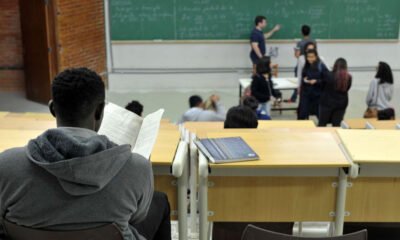 Os senadores aprovaram nesta terça-feira (27) o projeto que inclui no Plano Nacional de Educação (PNE) a realização permanente do exame que v