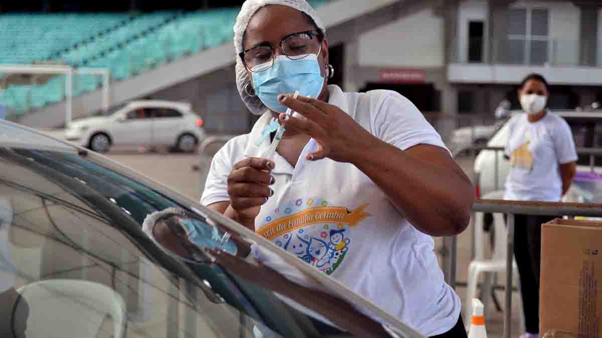 Nesta quarta-feira (9) é celebrado o Dia Nacional da Imunização no Brasil. Em Salvador, a mobilização de vacinação contra a Covid-19, principal