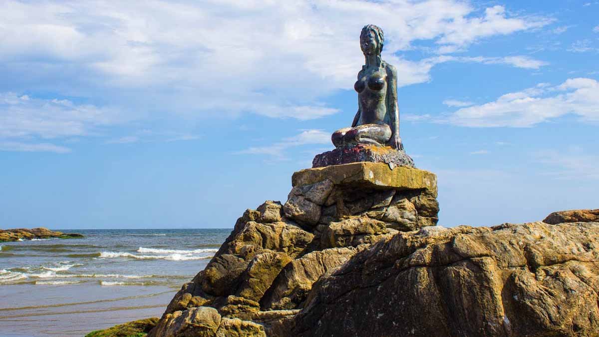 Mulheres de Areia. O maluquinho Tonho da Lua repetindo à exaustão: a Ruth é boa; a Raquel é má. A boa Ruth, foneticamente bandeirosa