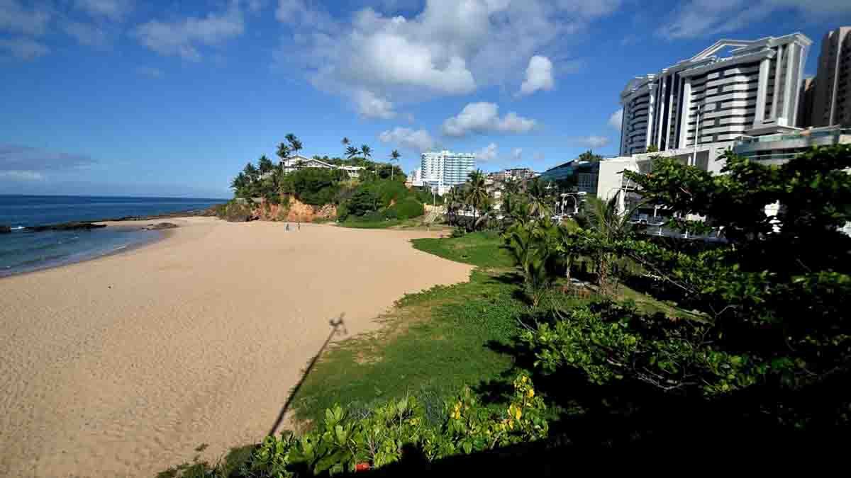 As praias de Salvador estão fechadas ao público a partir desta quinta-feira (3) e só voltarão a ser liberadas na segunda-feira (7) – exceto o Porto da Barra