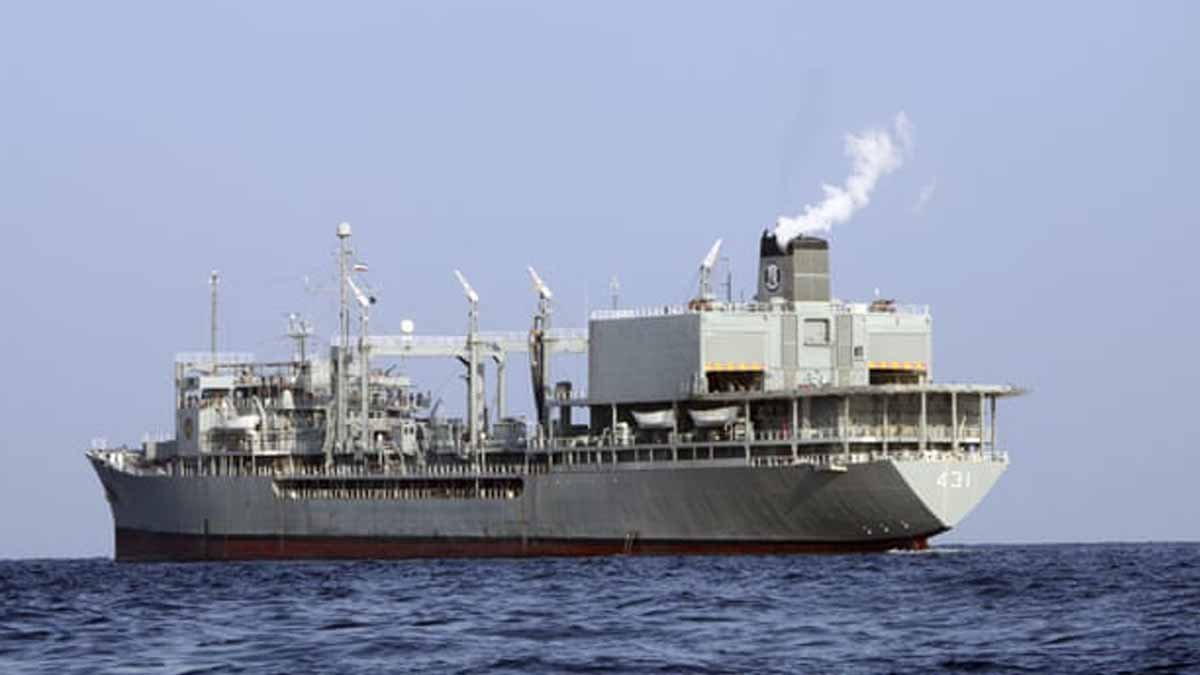 O maior navio de guerra da Marinha iraniana pegou fogo e afundou em circunstâncias pouco claras no Golfo de Omã na quarta-feira,