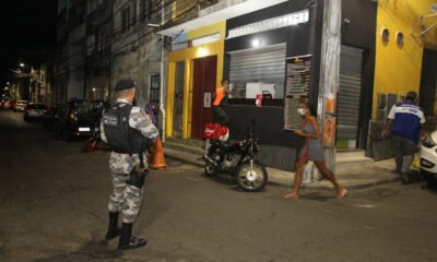 O Governo do Estado decidiu prorrogar a restrição da locomoção noturna de pessoas das 21h às 5h, em toda a Bahia, até 8 de junho.