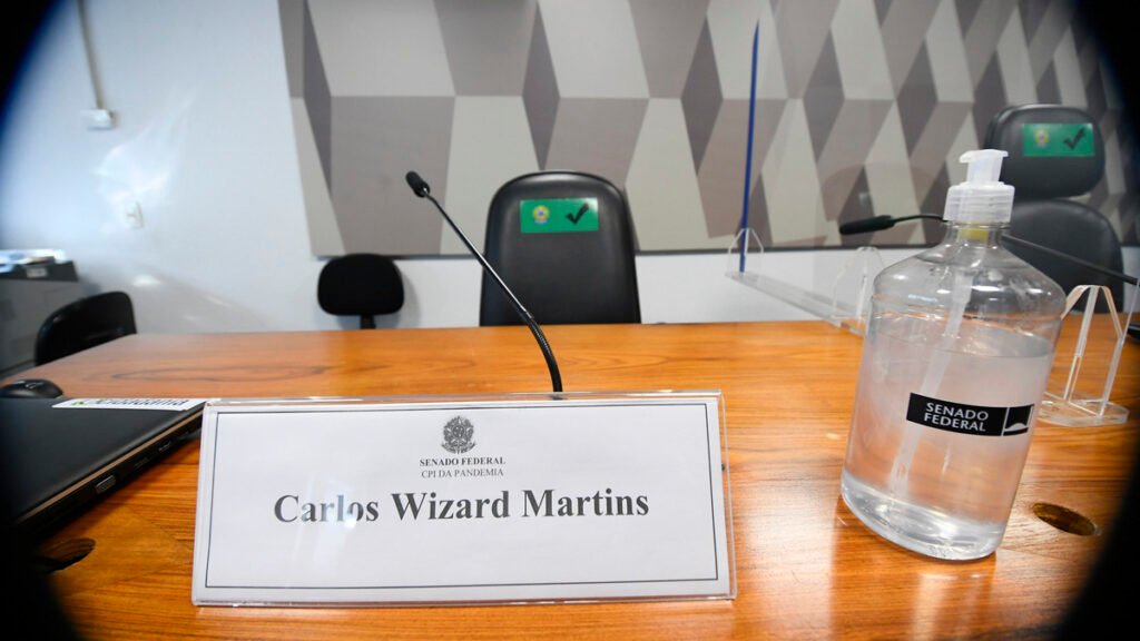 Omar Aziz (PSD-AM), anunciou que oficiará a Justiça Federal pedindo a retenção, pela Polícia Federal, do passaporte do empresário Carlos Wizard
