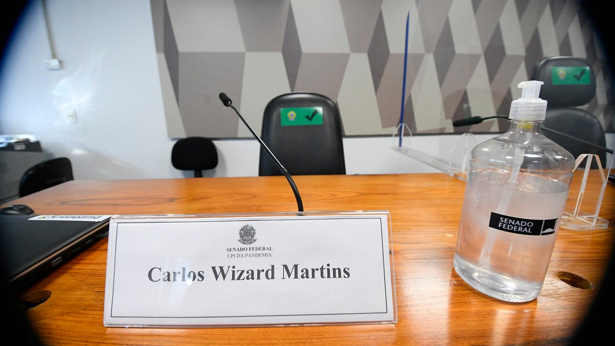 Omar Aziz (PSD-AM), anunciou que oficiará a Justiça Federal pedindo a retenção, pela Polícia Federal, do passaporte do empresário Carlos Wizard