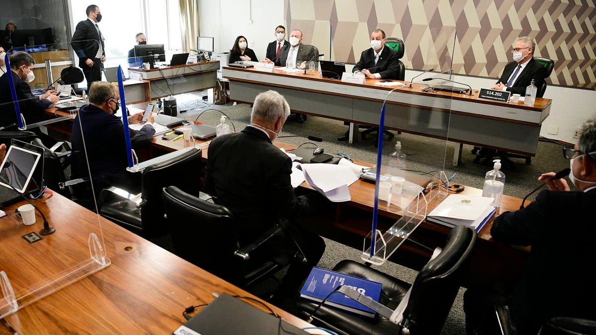 O deputado estadual Fausto Junior (MDB-AM) foi duramente questionado pelos senadores da CPI da Pandemia, em uma reunião com vários