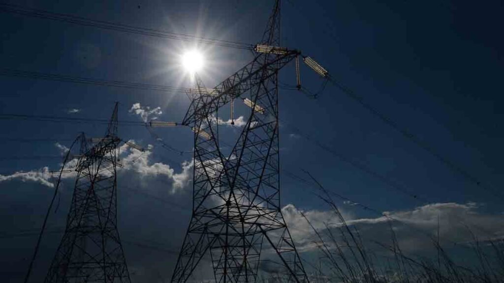 O Operador Nacional do Sistema Elétrico (ONS) informou nesta segunda-feira (11) que a bandeira verde, que entra em vigor a partir de 16 de abril, o deve permanecer até o final de 2022. Isso significa que provavelmente as tarifas não voltarão a sofrer acréscimos nesse ano.