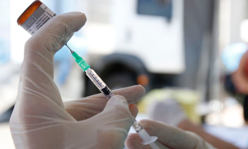 A cobertura vacinal no Brasil, que já vinha registrando queda nos últimos anos, despencou ainda mais em 2020, com a pandemia da Covid-19.