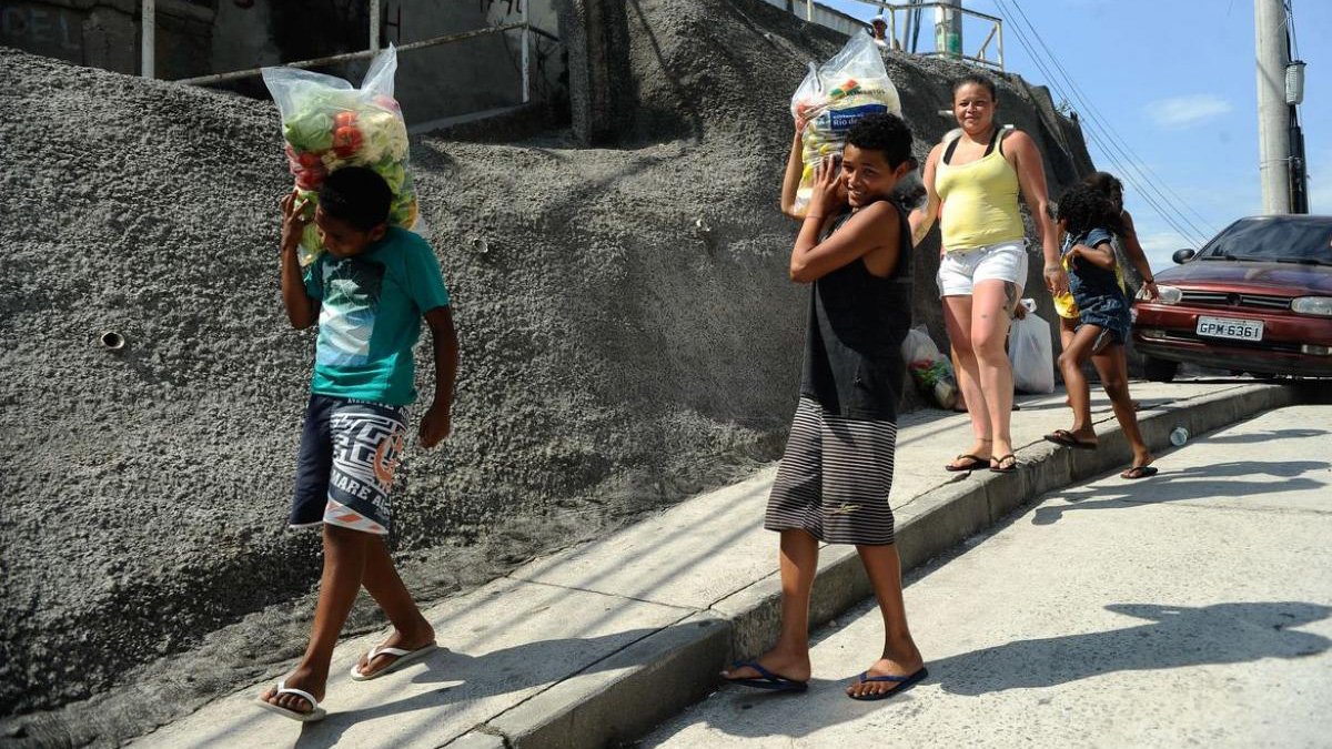 Mais de 400 mil cadastrados que estão na fila de espera do Bolsa Família ficaram sem o auxílio emergencial neste ano, apesar de o governo