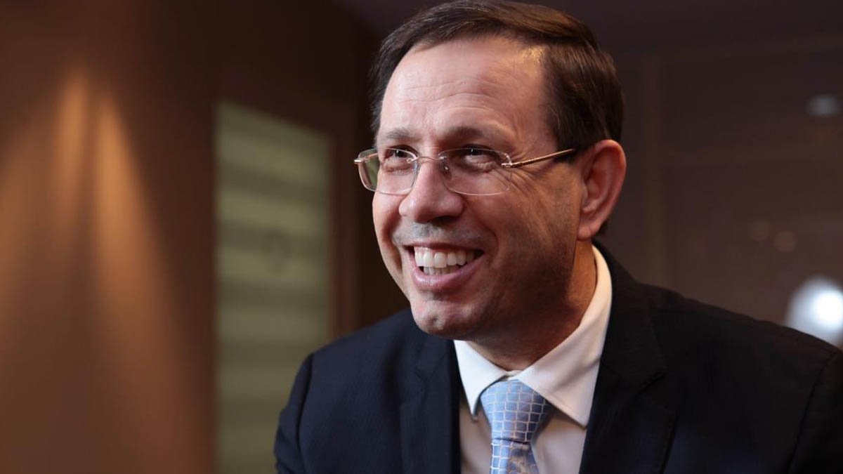 Com o primeiro testemunho marcado para 17 de junho, quando não compareceu, o empresário Carlos Wizard Martins — apontado como integrante do “gabinete