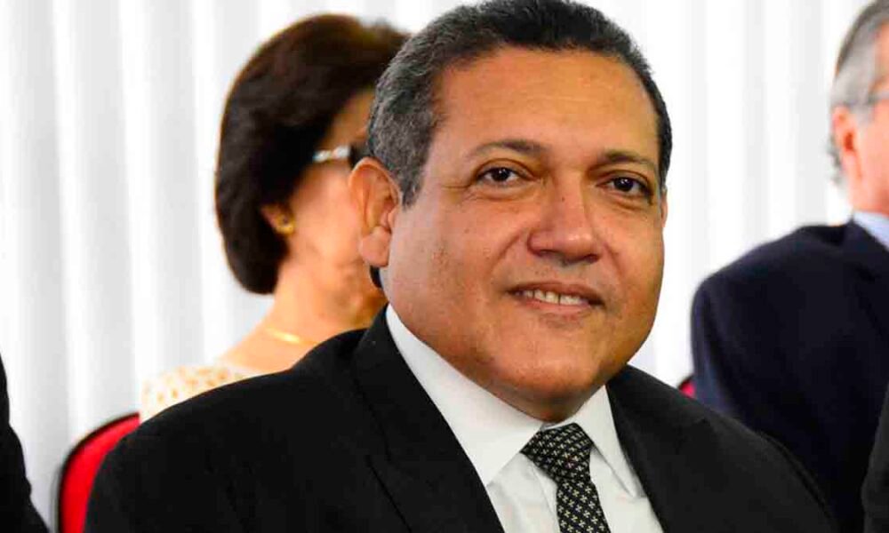O ministro Kassio Nunes Marques, do Supremo Tribunal Federal (STF), concedeu duas liminares suspendendo as quebras de sigilos telefônicos e