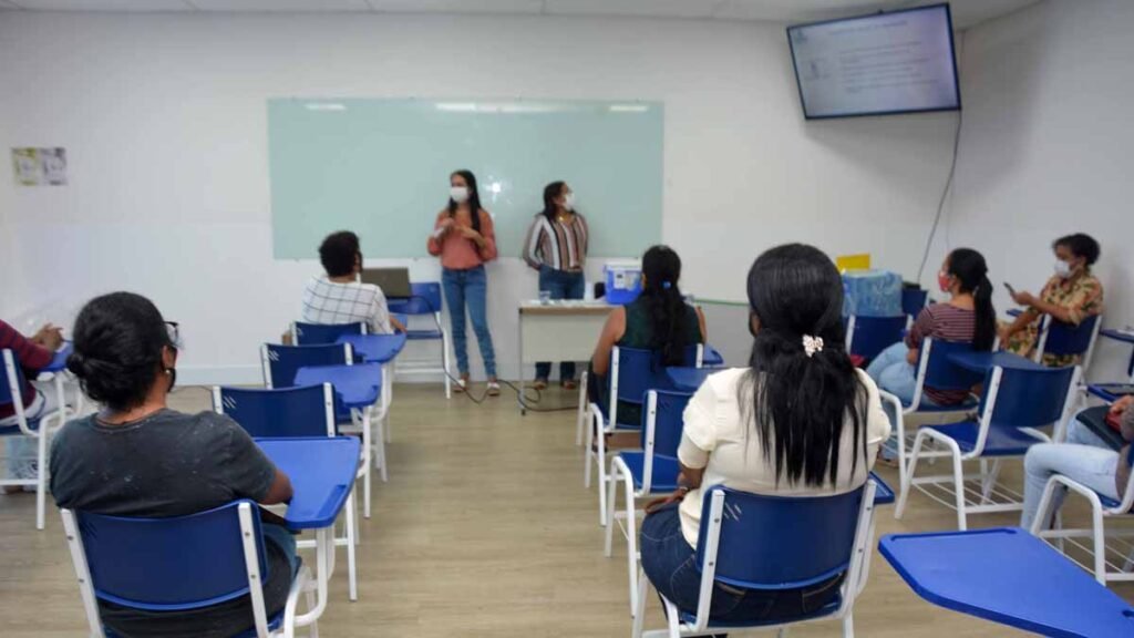 A Prefeitura, através da Secretaria Municipal de Saúde (SMS), promoveu, nesta quinta-feira (15), a capacitação de uma turma com 60 novos vacinadores