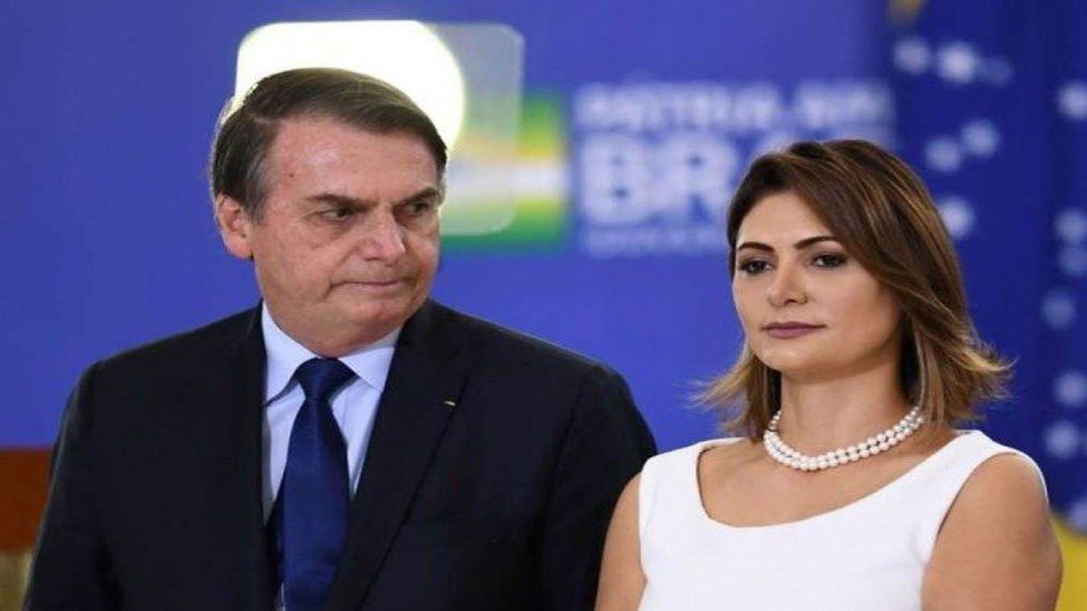 os cheques depositados pelo ex-assessor do senador Flávio Bolsonaro (Republicanos-RJ), Fabrício Queiroz, à primeira-dama Michelle Bolsonaro.