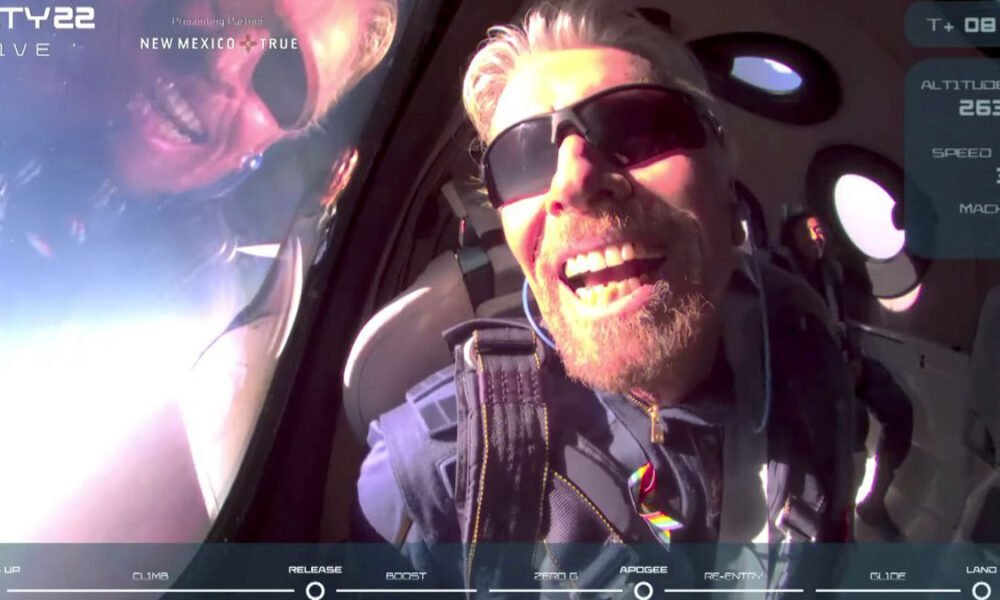 O bilionário Richard Branson foi, neste domingo, ao espaço a bordo da nave da sua empresa Virgin Galactic. A viagem durou cerca de uma hora e foi