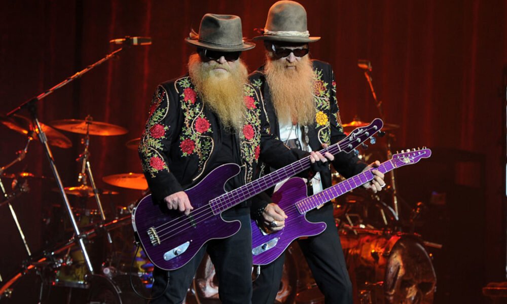 Dusty Hill, baixista do ZZ Top, morreu nesta quarta-feira (28) aos 72 anos. Seus companheiros de banda Frank Beard e Billy Gibbons anunciaram a morte