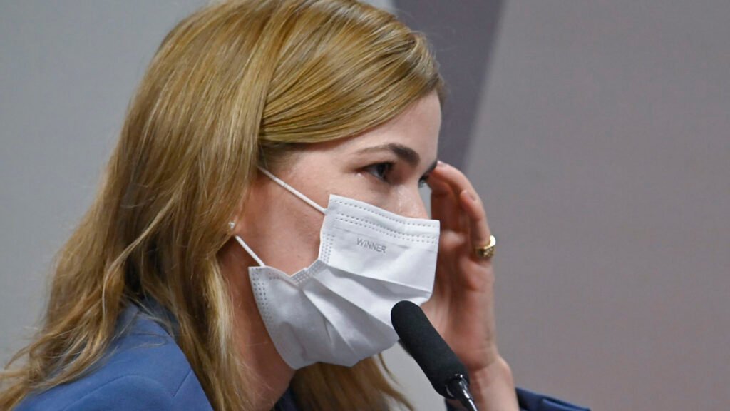 A secretária da Gestão do Trabalho e da Educação do Ministério da Saúde, Mayra Pinheiro, conhecida como 'Capitã Cloroquina' afirmou ter enviado