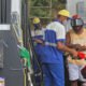 A Petrobras vai reajustar de uma só vez os preços da gasolina, do diesel e do gás de botijão (GLP) a partir de amanhã para as distribuidoras. 