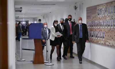 O ex-diretor de logística do Ministério da Saúde, Roberto Ferreira Dias, foi solto após cinco horas detido na Polícia Legislativa do Senado Federal.
