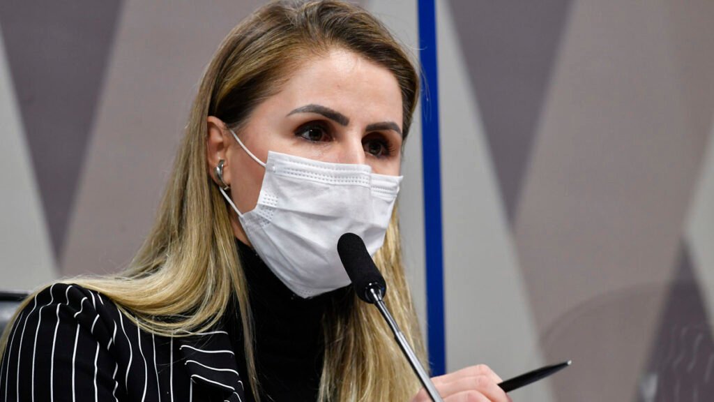 A ex-coordenadora do Programa Nacional de Imunizações (PNI) do Ministério da Saúde Francieli Fantinato responsabilizou o presidente Jair