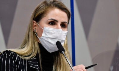 A ex-coordenadora do Programa Nacional de Imunizações (PNI) do Ministério da Saúde Francieli Fantinato responsabilizou o presidente Jair