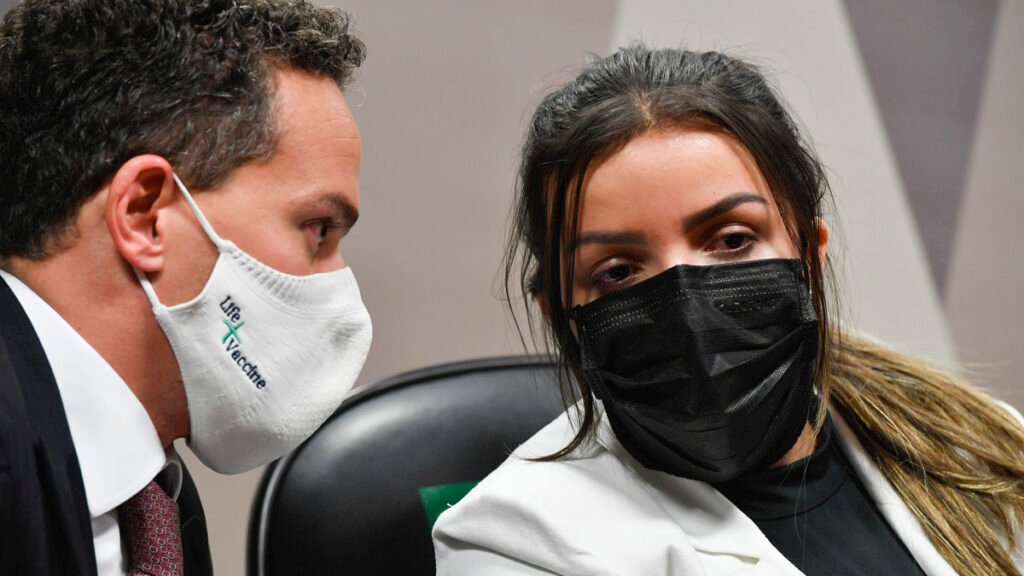 O depoimento da diretora-executiva da Precisa Medicamentos, Emanuela Medrades, à CPI da Pandemia, foi adiado para esta quarta-feira (14), a partir das 9h. A decisão