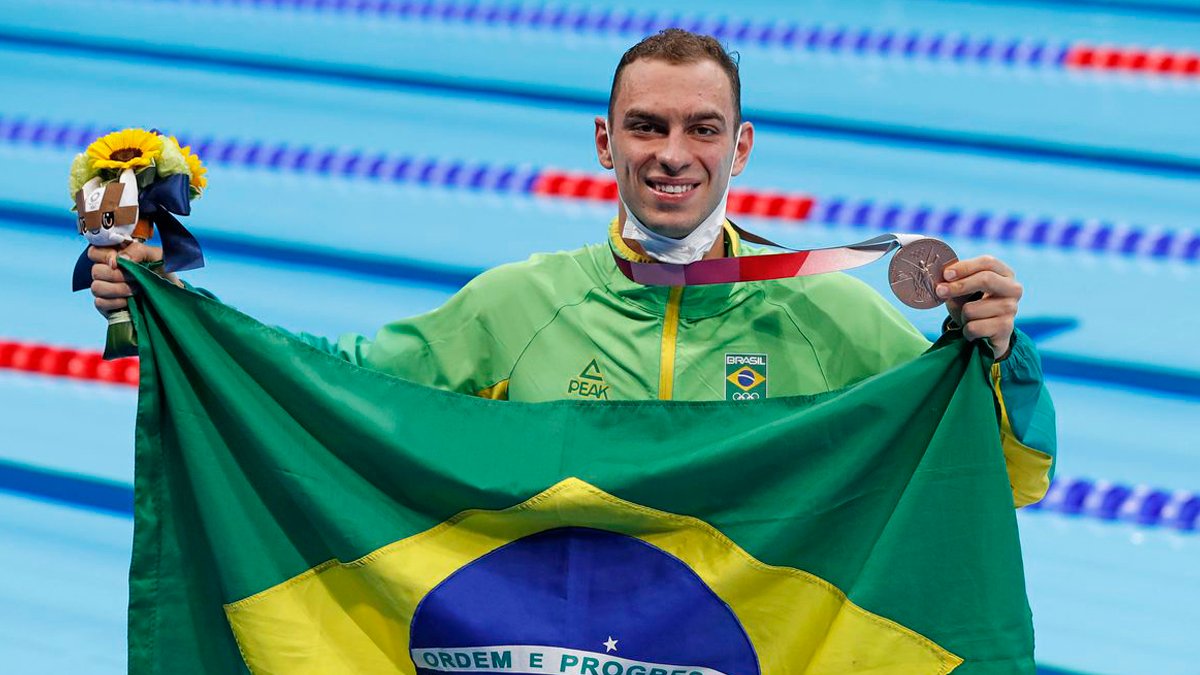 Fernando Scheffer, de 23 anos, conquistou a primeira medalha da natação brasileira nos Jogos de Tóquio. O gaúcho cravou o tempo de