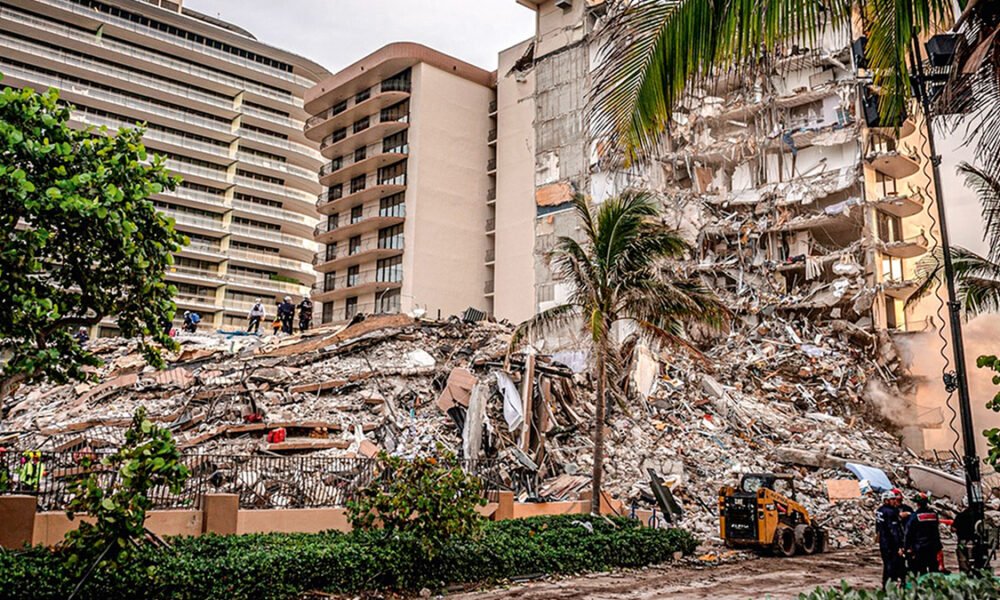 vítimas do prédio que desmoronou em parte em Surfside, no sul da Flórida, depois que equipes de demolição detonaram o que ficou em pé.