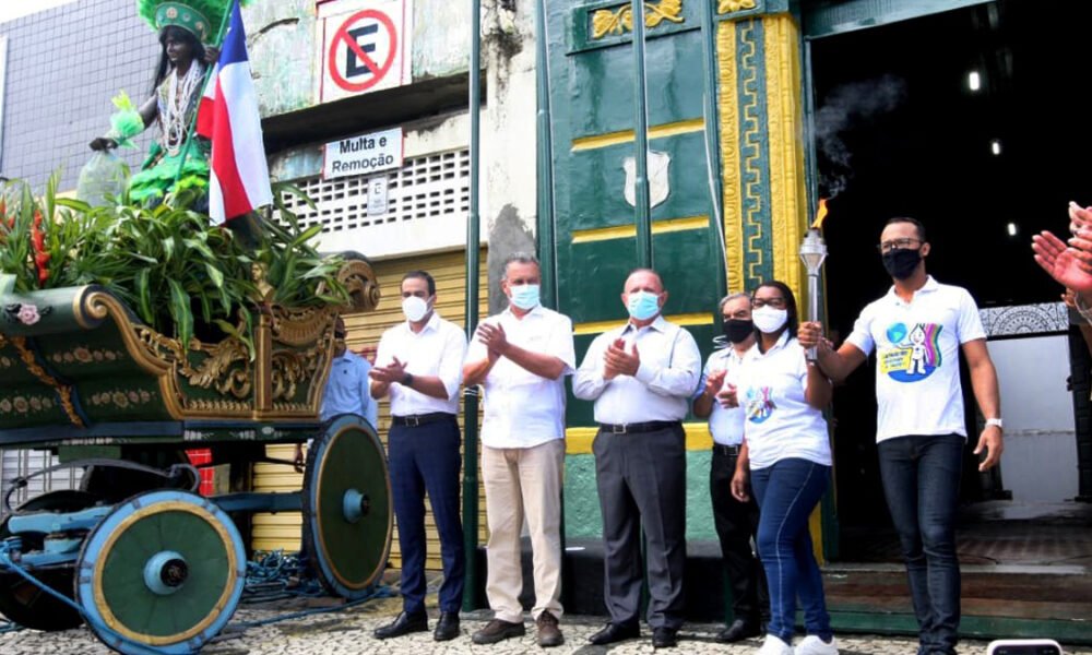 As solenidades que todos os anos são realizadas durante todo o dia 2 de Julho, na Lapinha e no Campo Grande, em comemoração à independência da Bahia