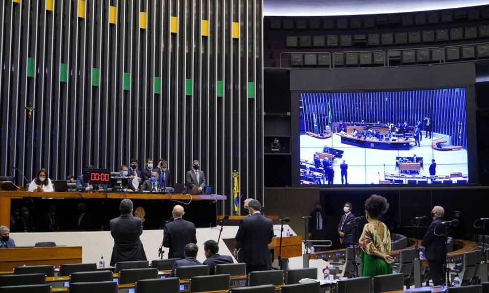 A ameaça do ministro da Defesa, Braga Netto, enviada ao presidente da Câmara, Arthur Lira (PP-AL) e revelada em reportagem do Estadão,