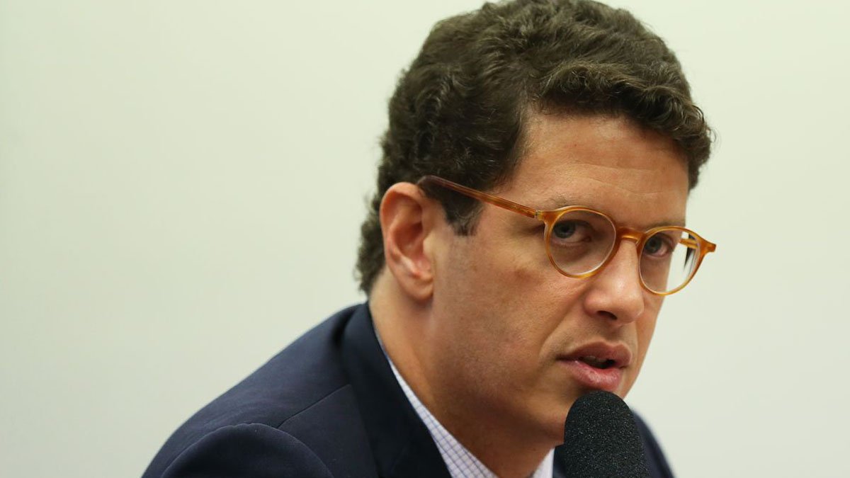 apura indícios de 'lavagem' de produtos florestais de outras áreas com documentos falsos na investigação da Operação Akuanduba,