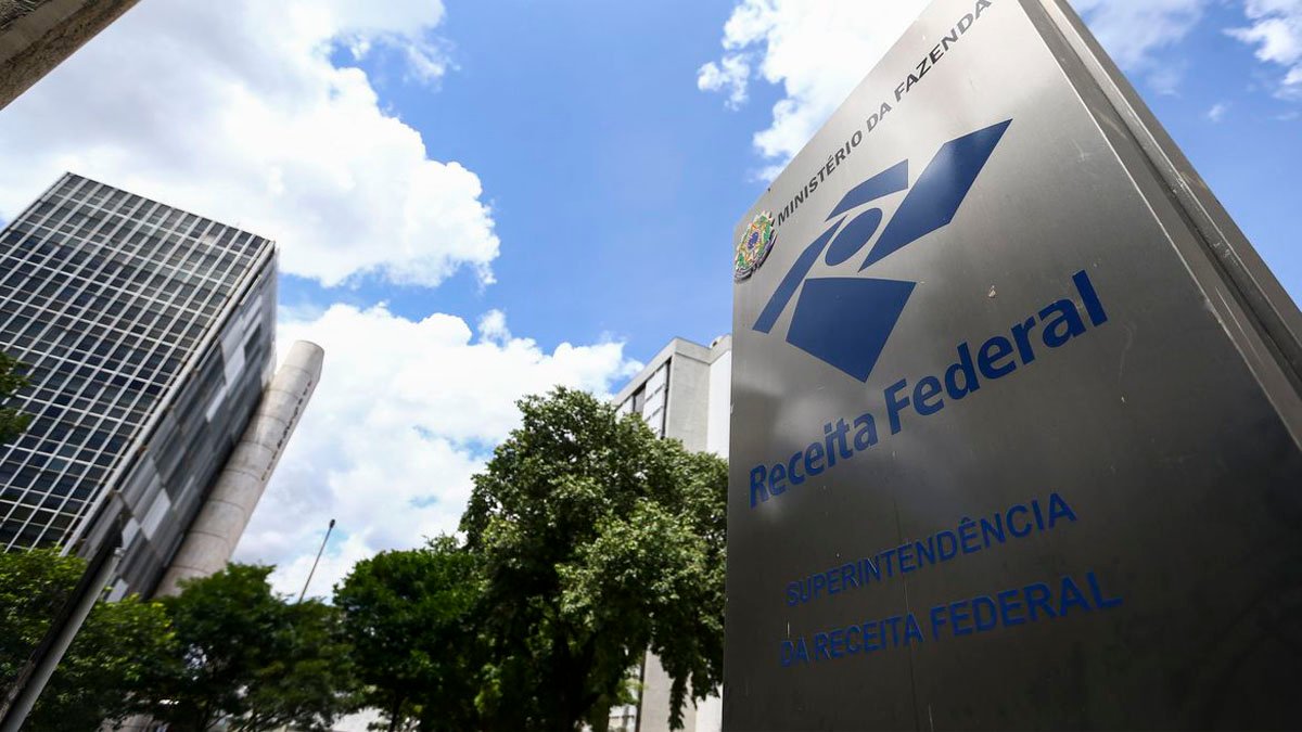No ano passado, somente um contribuinte declarou ter recebido a quantia de R$ 1,3 bilhão em lucros e dividendos livre de impostos.