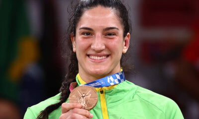 A judoca Mayra Aguiar fez história nesta quinta-feira (29) de manhã (horário de Brasília) ao conquistar emTóquio a terceira medalha em três