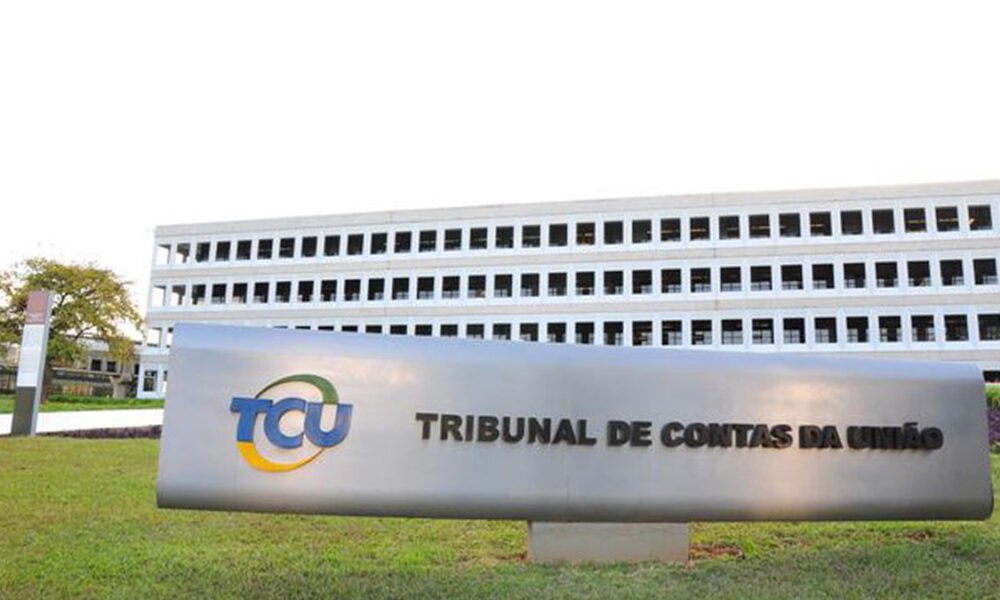 O Tribunal de Contas da União (TCU) detectou que o Ministério da Defesa e as Forças Armadas usaram ilegalmente recursos que deveriam ser destinados ao enfrentamento da pandemia da Covid-19, para comprar carnes nobres e salgados de coquetel. As informações são da Folha de S. São Paulo.