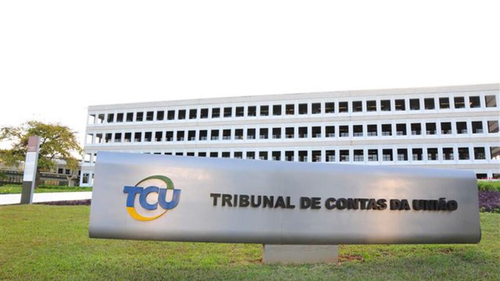 O Tribunal de Contas da União (TCU) detectou que o Ministério da Defesa e as Forças Armadas usaram ilegalmente recursos que deveriam ser destinados ao enfrentamento da pandemia da Covid-19, para comprar carnes nobres e salgados de coquetel. As informações são da Folha de S. São Paulo.