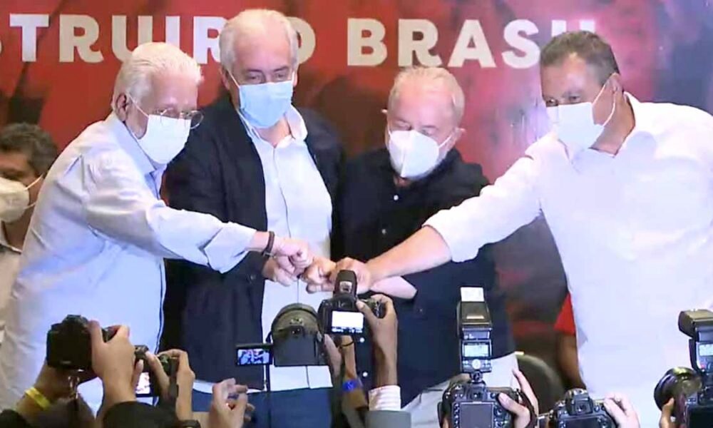 O auditório da Assembleia Legislativa (Alba) foi palco do primeiro encontro de Lula com movimentos sociais e lideranças políticas na Bahia,