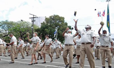 região metropolitana. Ao lado do comandante geral da Polícia Militar, coronel Paulo Coutinho, Rui ainda entregou 26 novas bases móveis