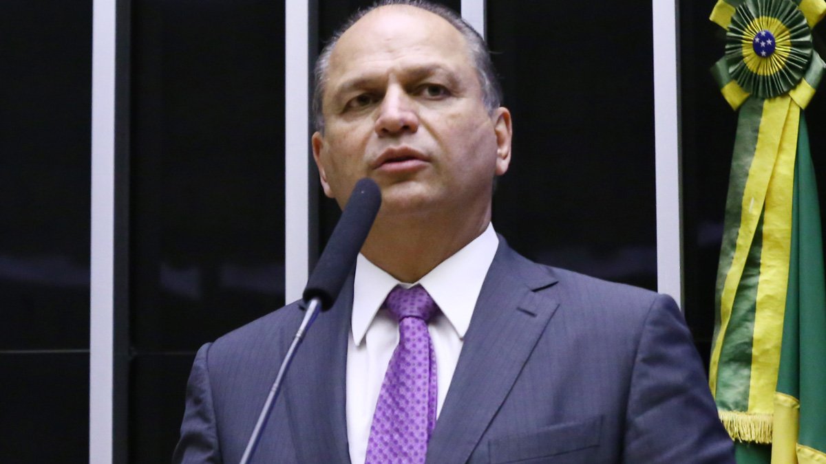 a quebra de sigilo fiscal do deputado federal Ricardo Barros (PP-PR), líder do governo na Câmara e do advogado Frederico Wassef,