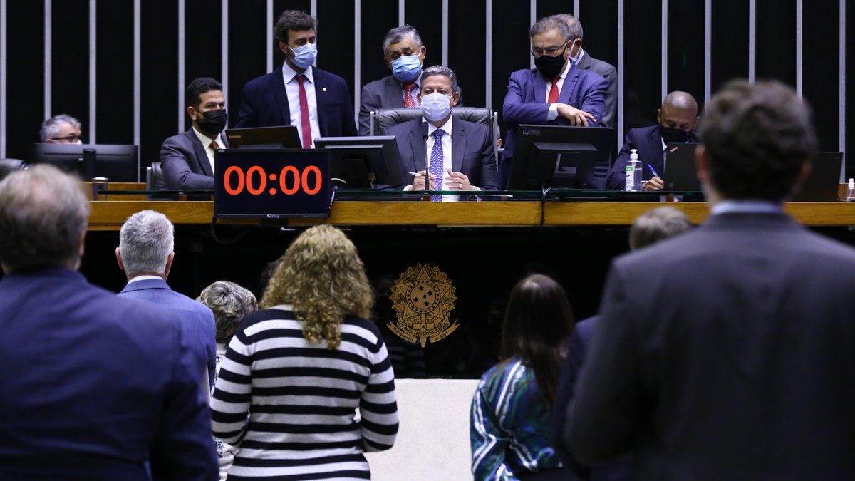 Governo pagou R$ 1,03 bilhão em emendas antes da votação do voto impresso