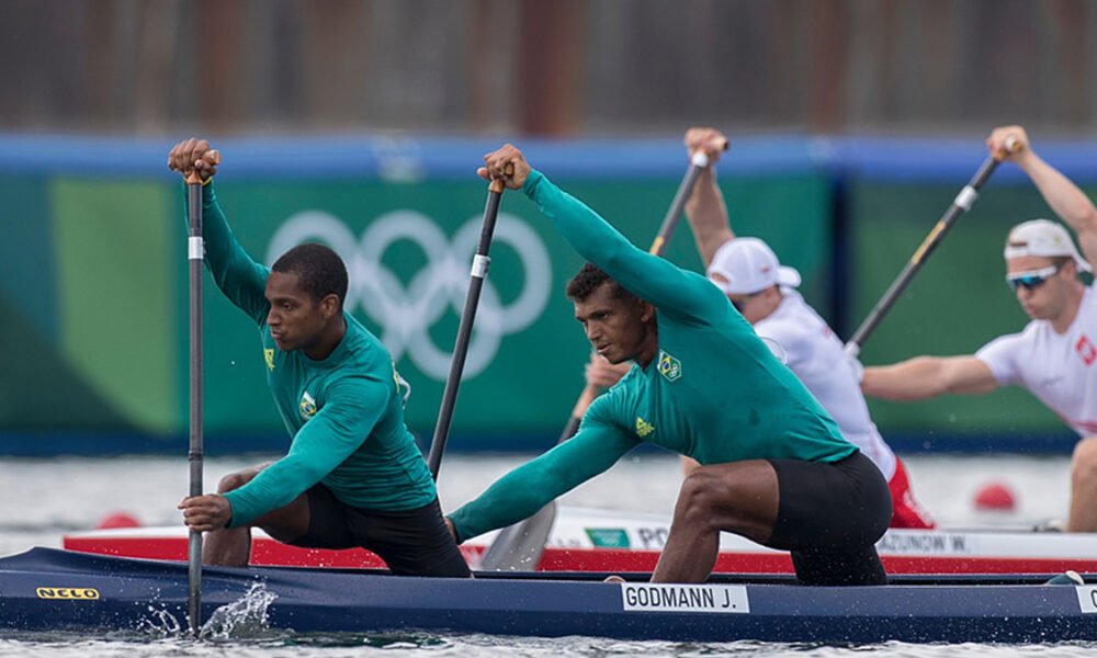 Os brasileiros Isaquias Queiroz e Jacky Godmann terminaram a prova da canoagem de velocidade, classe C2-1000, da Olimpíada de Tóquio