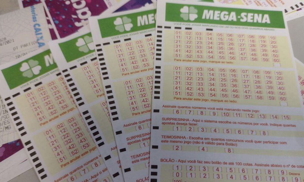 em São Paulo. O prêmio de pouco mais de R$54 milhões acumulou e a estimativa para o concurso na terça-feira (10) é de R$65 milhões.