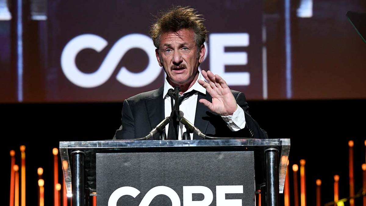 O ator norte-americano Sean Penn acha que a vacinação contra a Covid-19 deve ser obrigatória e que é tão importante quanto a exigência